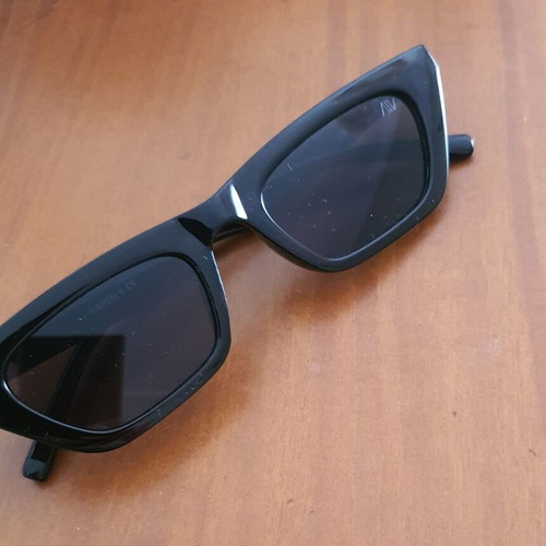 AV Sunglasses Karen sunglasses new, black, with case
