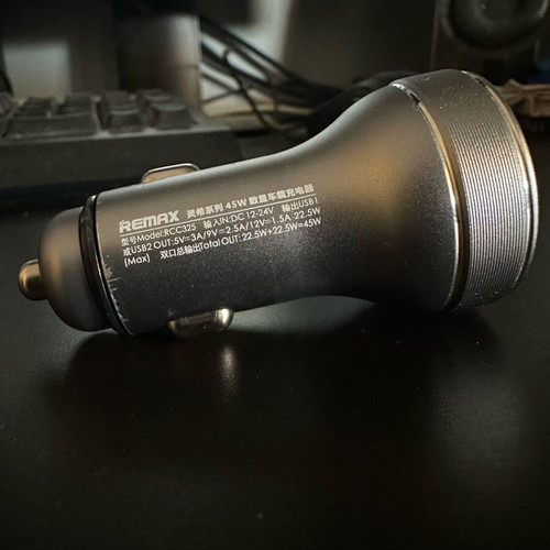Digital Voltmeter and Dual USB Car Charger like new