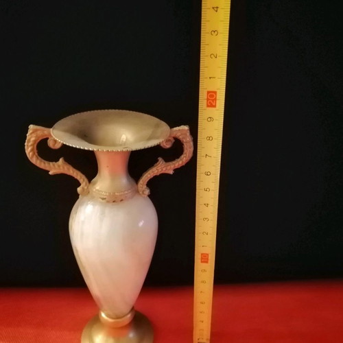 alabastrian amphora