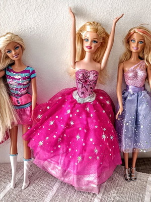 Barbie vintage collection with 37 dolls, like new