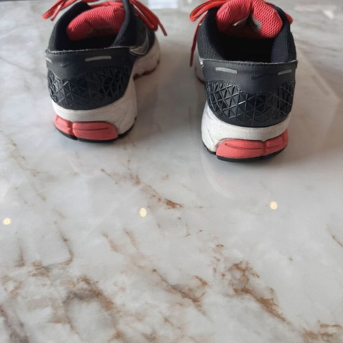 Nike Vomero 6 sneakers size 38.5 like new black and fuchsia