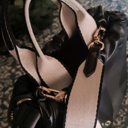 V°73 crossbody bag like new, black