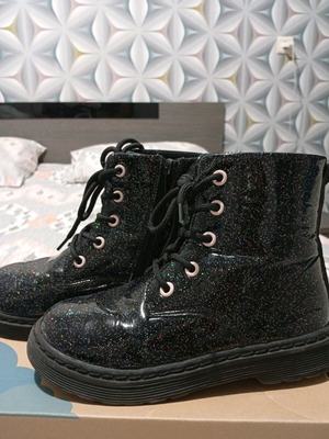 Black kids boots with rhinestones like new, size 31