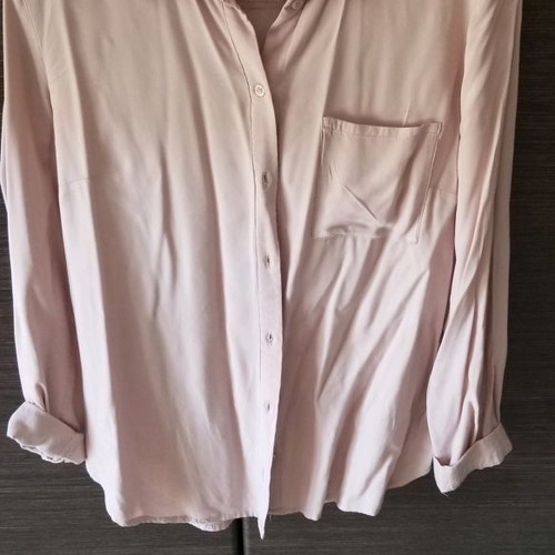 Shirt used in soft pink shade, size S