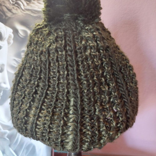 Set of hat and scarf like new in dark green