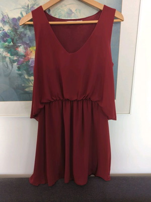 Short dress like new in burgundy color