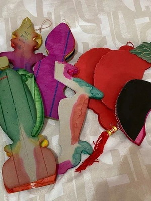Carnival garlands set of 8 like new, colorful