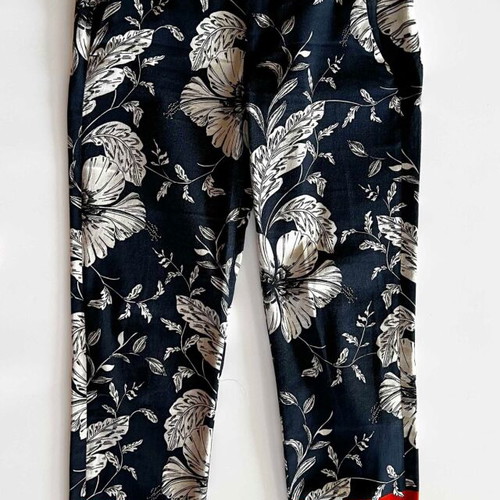 Zara Capri Pants like new, blue with red and cream patterns