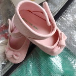 Benneton baby girl hug shoes size 19 like new