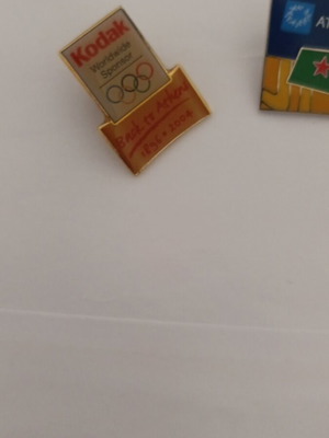 Ολυμπιακά pins Αθήνα 2004 σετ 2 χορηγών Heineken & Kodak σαν καινούργια