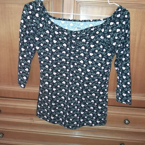 Tezenis black printed blouse like new with pink flowers