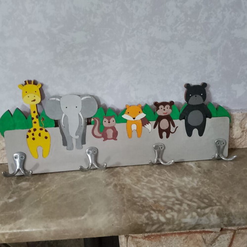 Children's wall hook with animal design