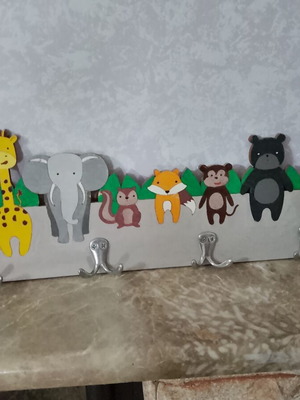 Children's wall hook with animal design