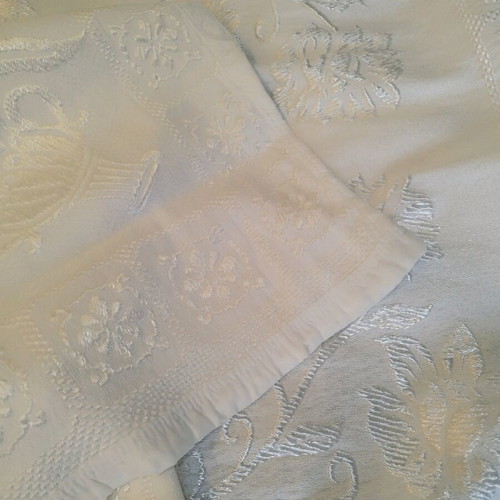 Handmade quilt 200x200 like new, white