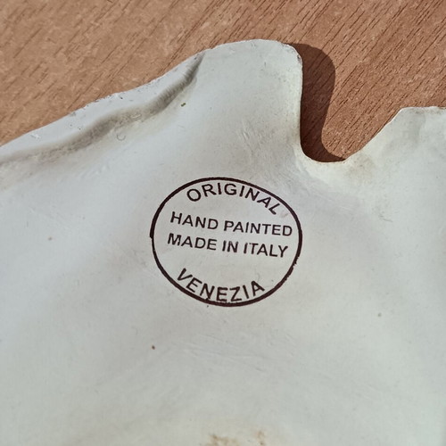 Mask in excellent condition
