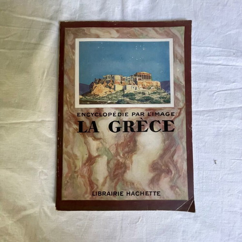 Set of used books and brochures on fine arts and archaeology