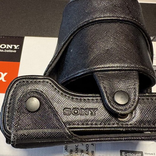 Sony NEX-5 camera kit with 18-55mm lens