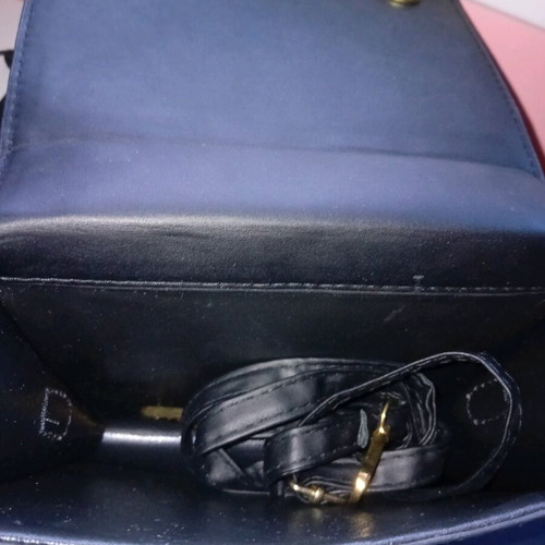 Small black bag with black chain used