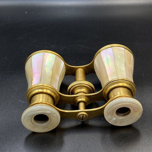 Opera Glasses Belle Époque like new, mother of pearl