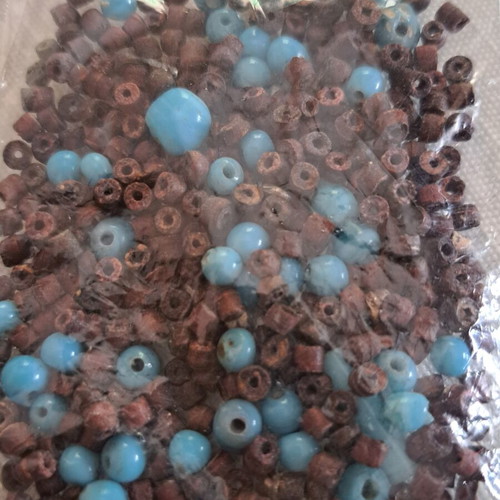 Bead set like new with wooden beads, turquoise stones, and metallic elements