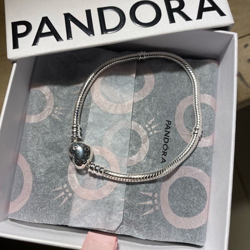 Pandora silver bracelet like new with heart clasp and snake chain 18 cm
