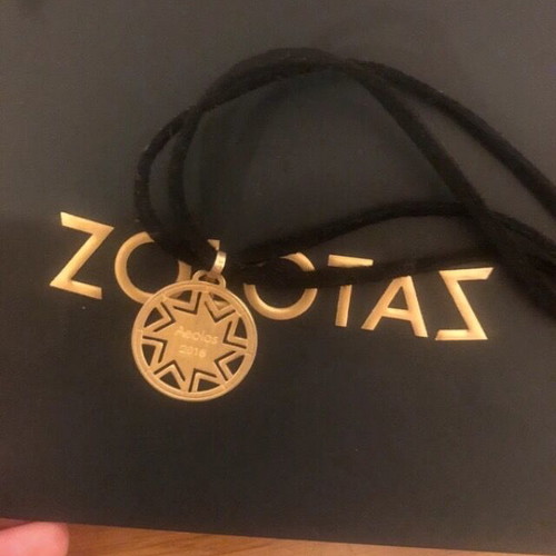 Aeolos Zolotas 2018 pendant like new, collectible, gold color