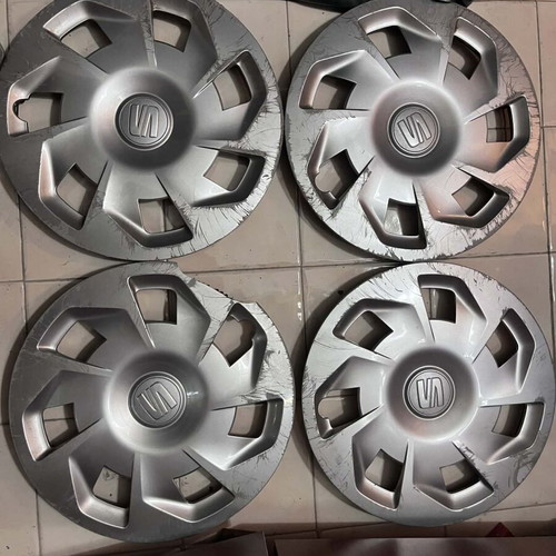 Seat hubcaps set 14-inch used, with small damage