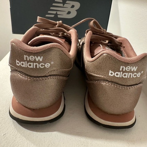 New Balance women's sneaker used, pink metallic, size 37