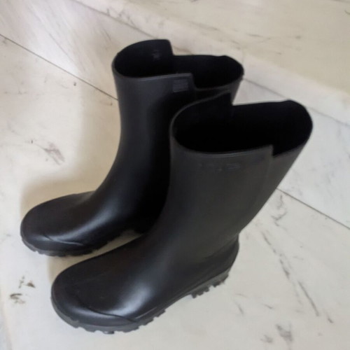 Galotses size 31-32 black like new