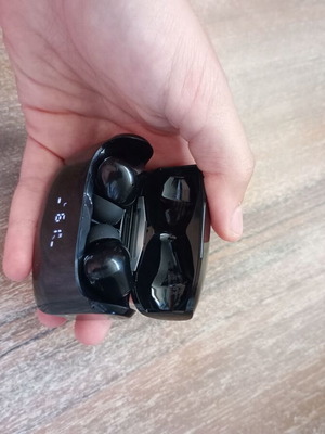 Wireless earbuds new, never used