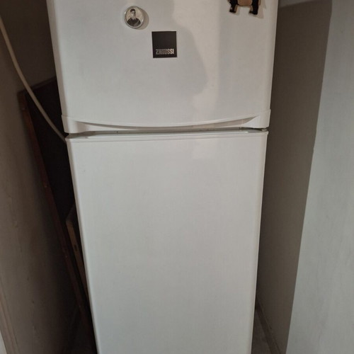 Zanussi refrigerator like new, standard size, not No Frost