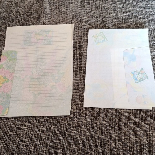 Vintage letter set like new, 23 sheets, 6 envelope sets, 2 covers