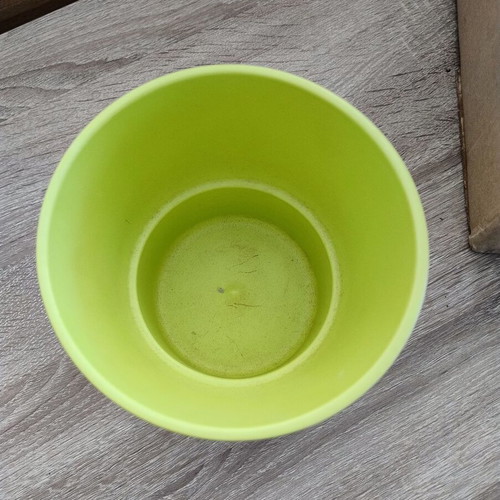 Ceramic planter like new, light green, diameter 14.5 cm