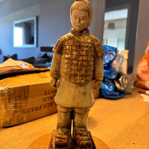 Ceramic Asian figurines like new