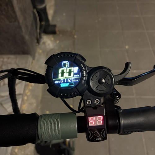 Vsett 8 electric scooter with 15.6 Ah battery