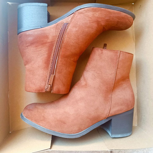 Jenny Fairy brown suede ankle boots with low heel