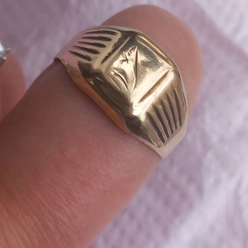 Gold ring 14 carat large like new