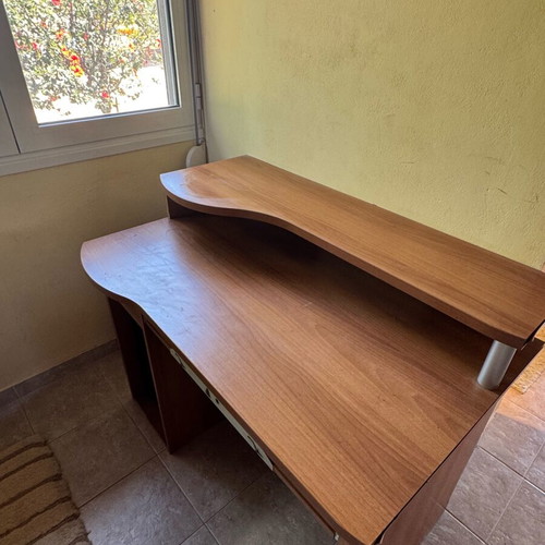 Desk in good condition