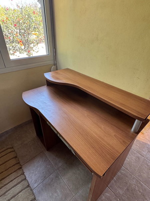 Desk in good condition