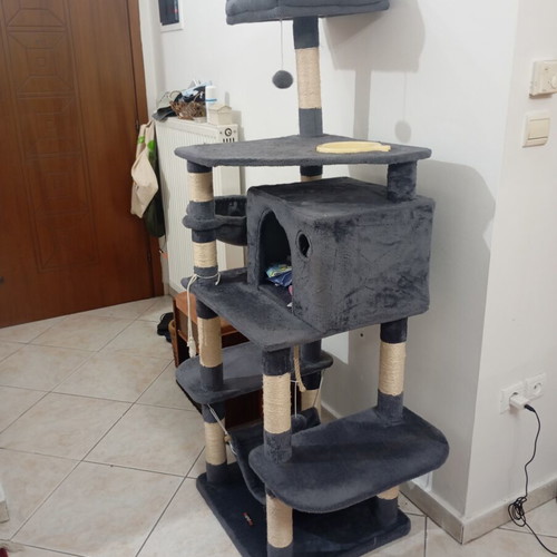 Large Cat Tree scratching post like new