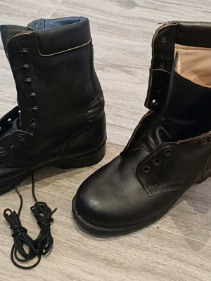 New type E.S. boots size 43 like new