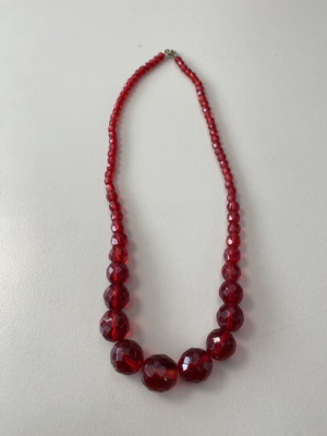Collectible necklace with red beads 21 cm like new