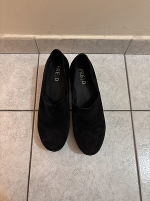 Keep Fred black shoes like new, low heel, size 40, suede fabric
