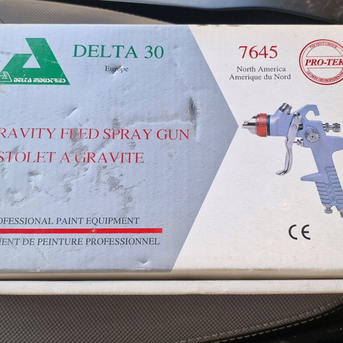 Delta 30 gravity feed spray gun with 2.0 nozzle new