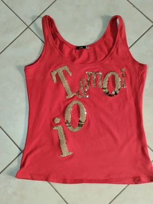 Toi&Moi sleeveless top M/L red elastic with gold print, like new