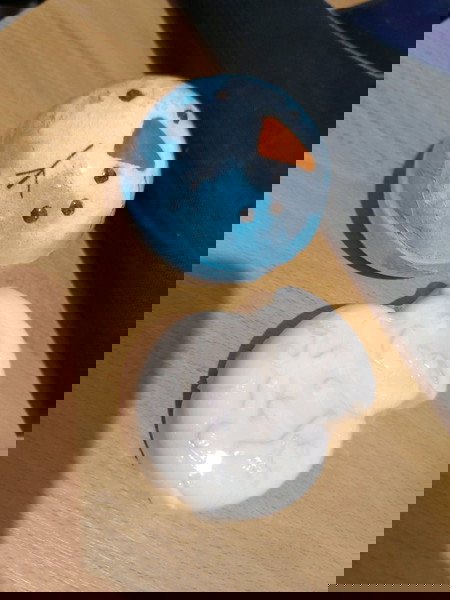 3 Bath bombs