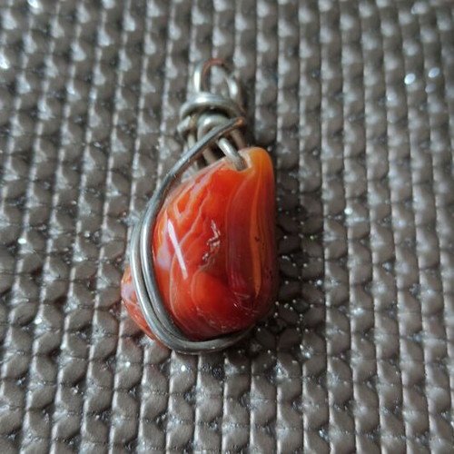Carnelian pendant like new with silver setting