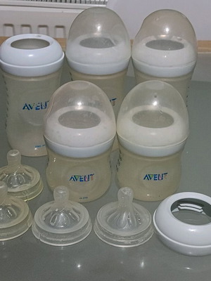 Philips Avent Natural baby bottles used, 5 pcs with 4 nipples size 3 and 6