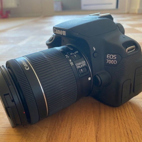 Canon EOS 700D DSLR camera kit 18-55mm IS STM like new