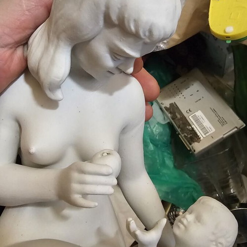 Decorative statue mother and baby like new, height 31cm